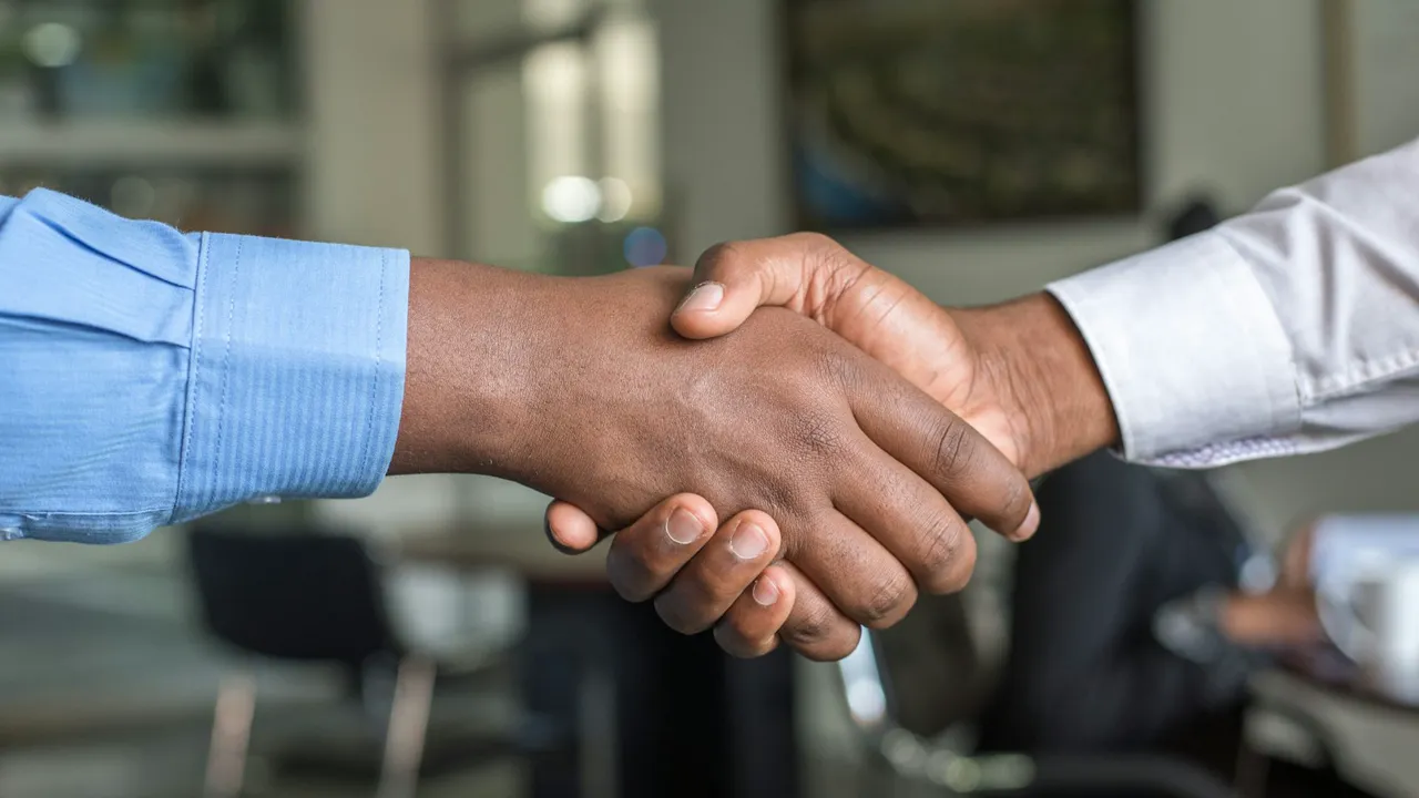 Collaboration stratégique entre l'association et les élus territoriaux pour les projets d'avenir