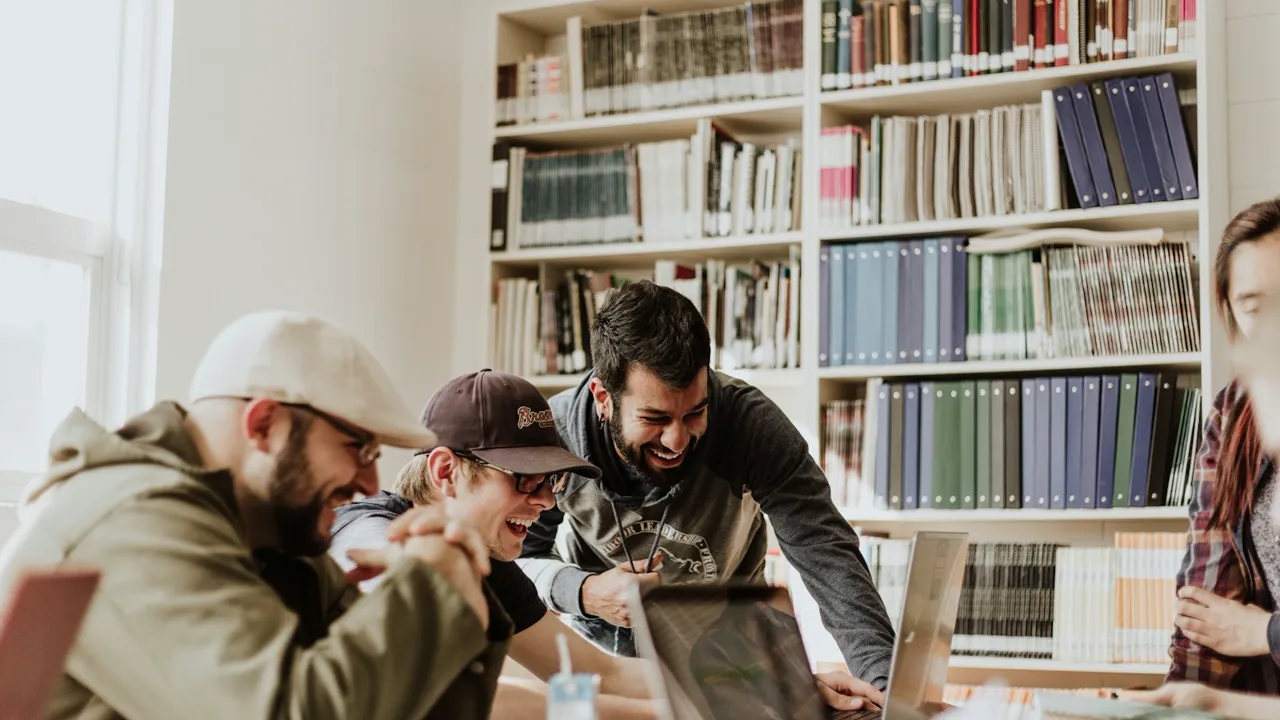 Jeunes participants lors d'un atelier pédagogique du patrimoine